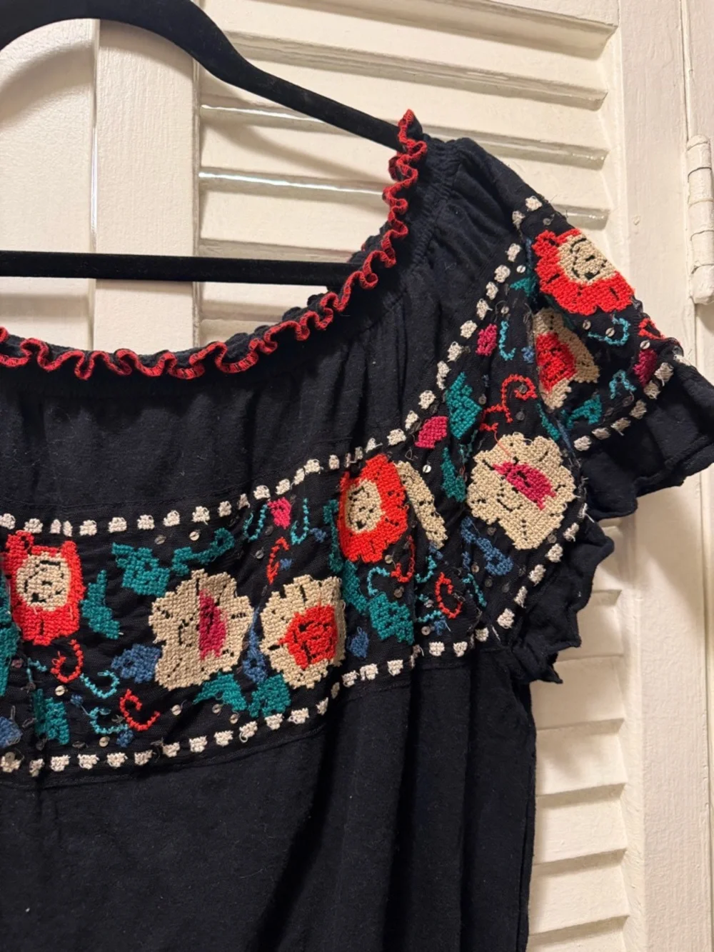 Free People 🖤 Barcelona Off-Shoulder Embroidered Top - Picture 5 of 7